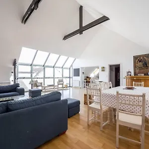 Villa Grande Maison En Plein Coeur Du Bourg Au Calme Avec Jardin Clos, Commerces Port Et A Pied, La Trinité-sur-Mer